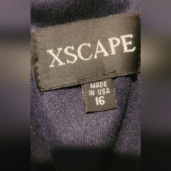 Elegant NAVY Evening Gown With Crystals On Shoulder. Size 16 Flattering - Picture 4 of 7